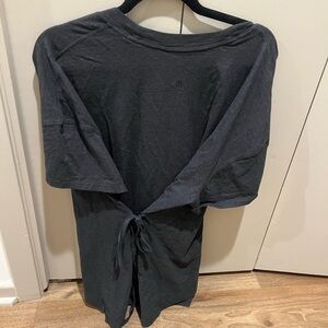 Lululemon V-Neck large